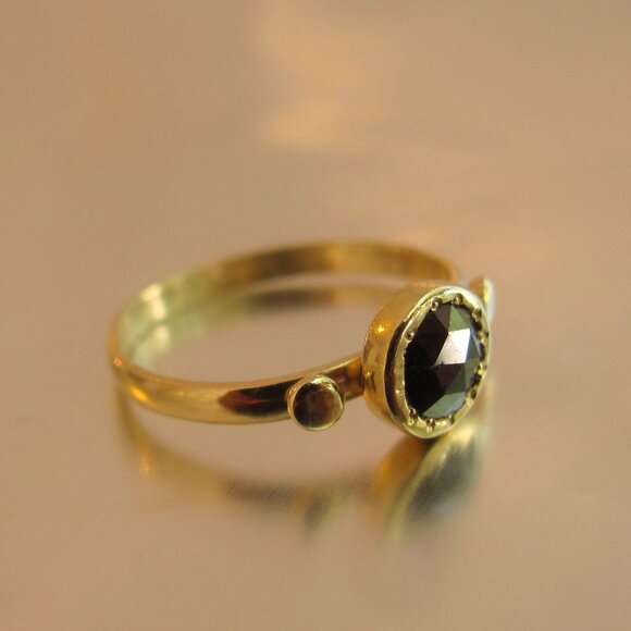 Diamonds ring. 14K solid yellow gold ring with a raond Gray diamond. - Picture 2 of 10